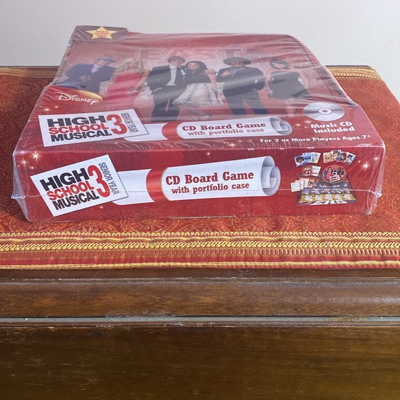 High School Musical 3 Senior Year CD Board Game with portfolio case. SEALED - Picture 7 of 7